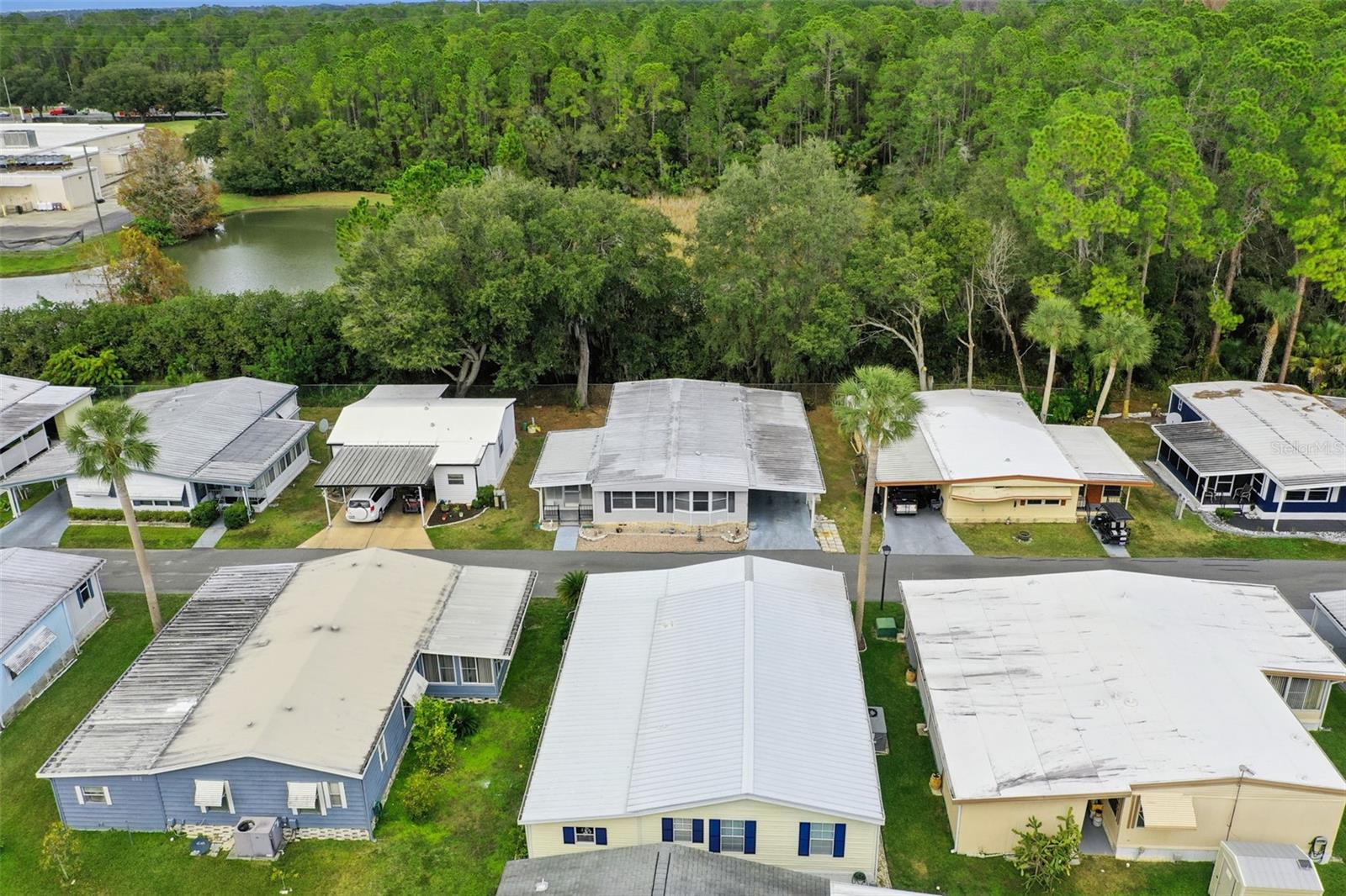 221 PINEWOOD DR