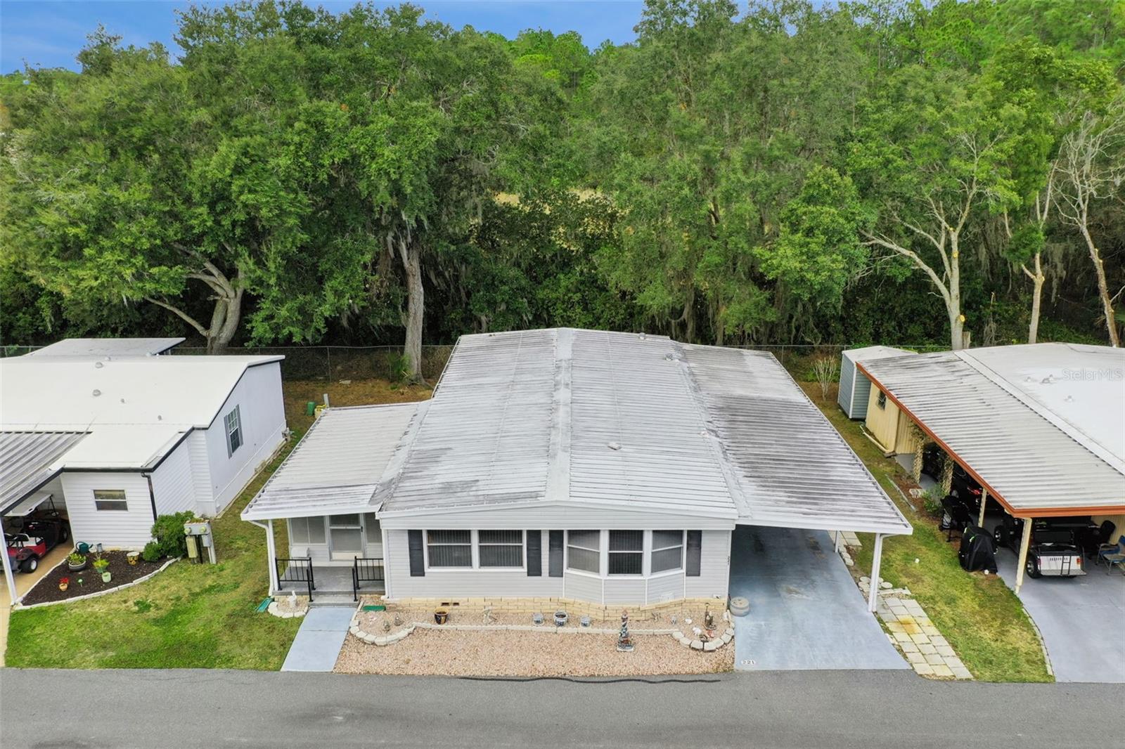 221 PINEWOOD DR
