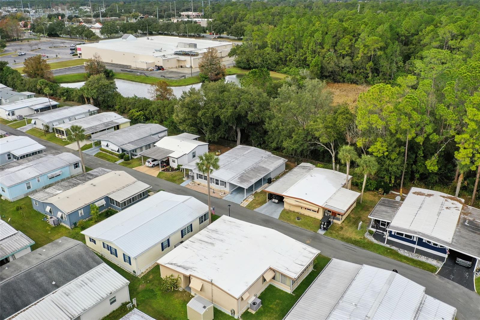 221 PINEWOOD DR