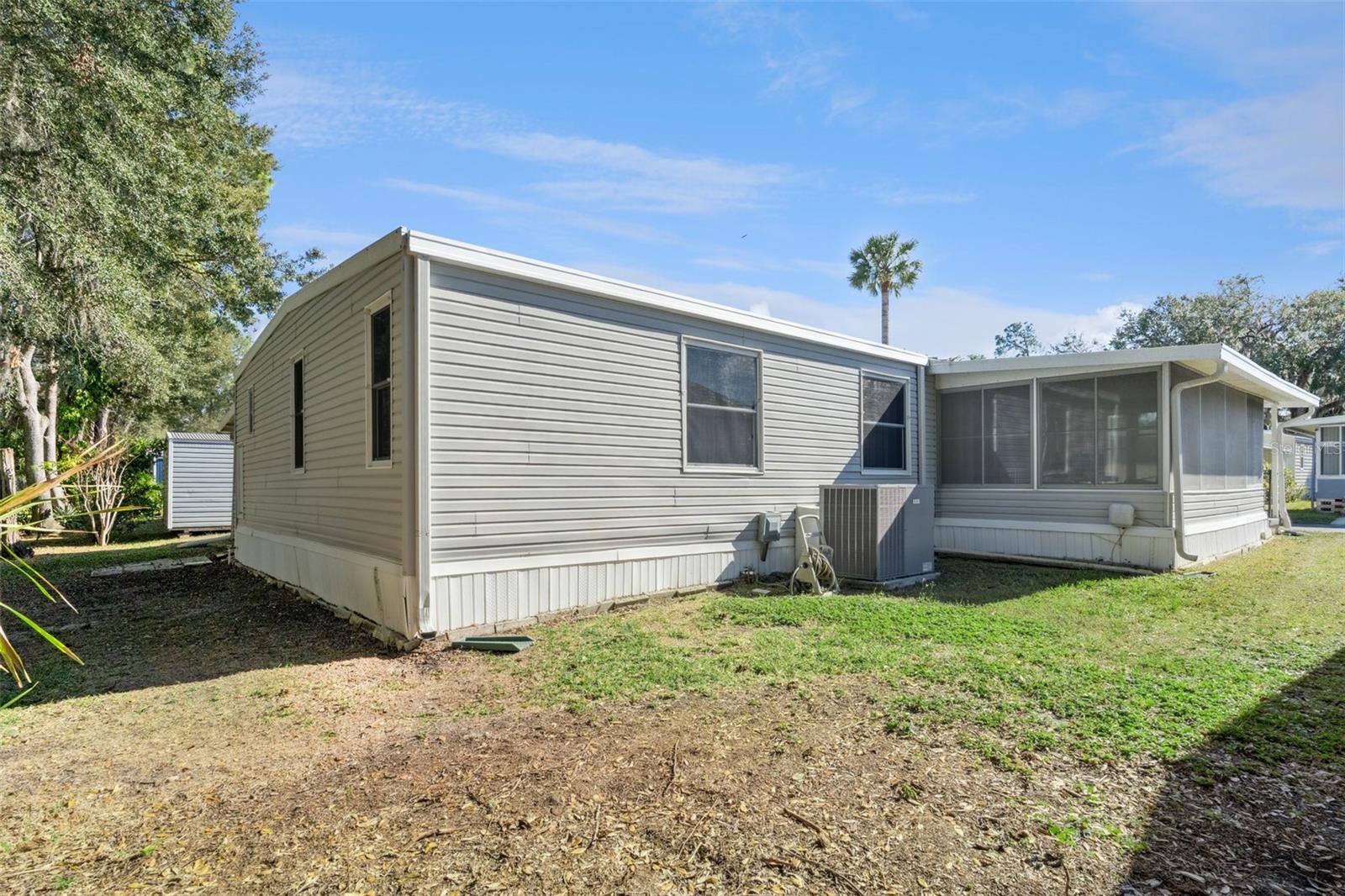 221 PINEWOOD DR