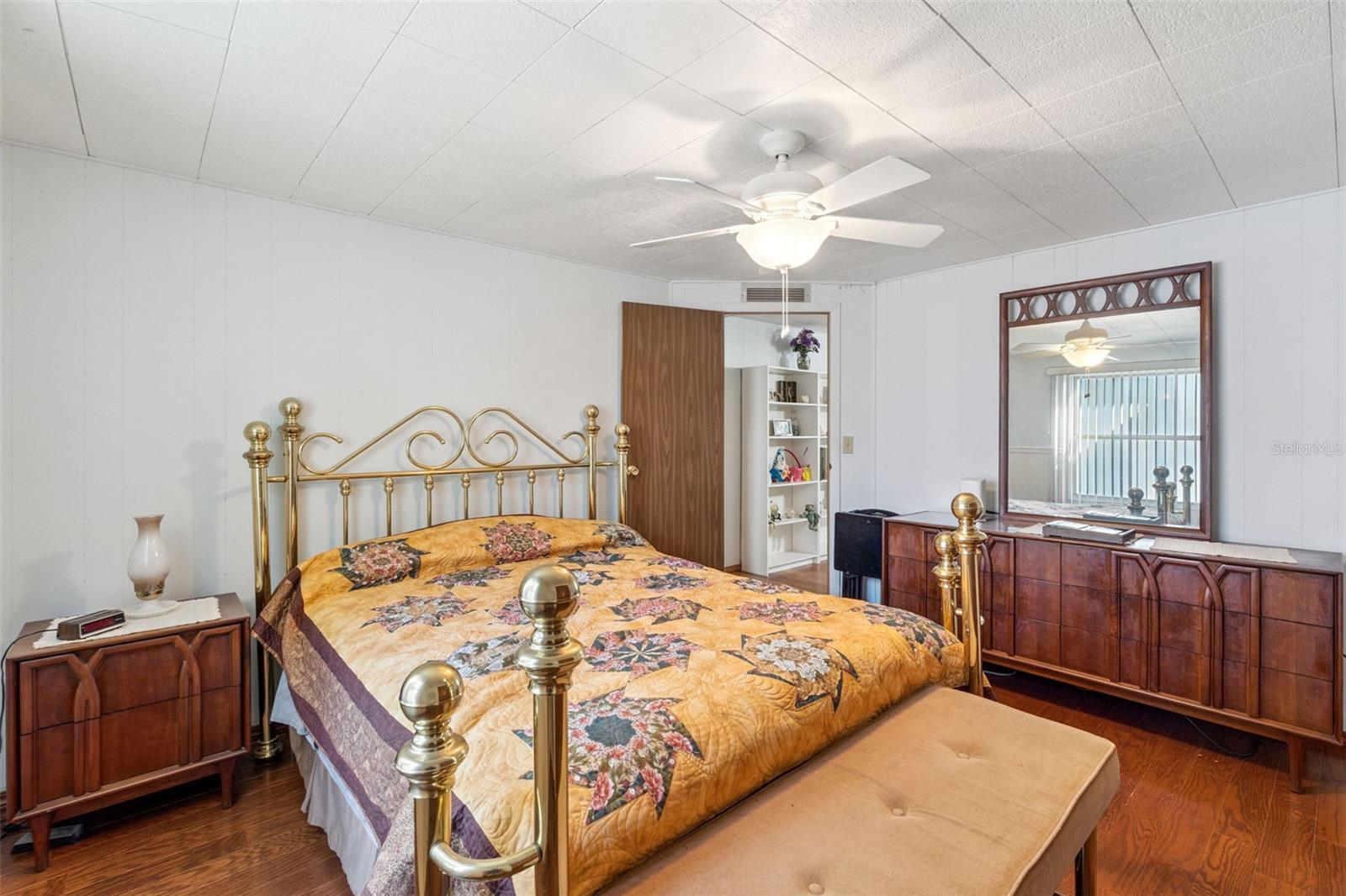 221 PINEWOOD DR