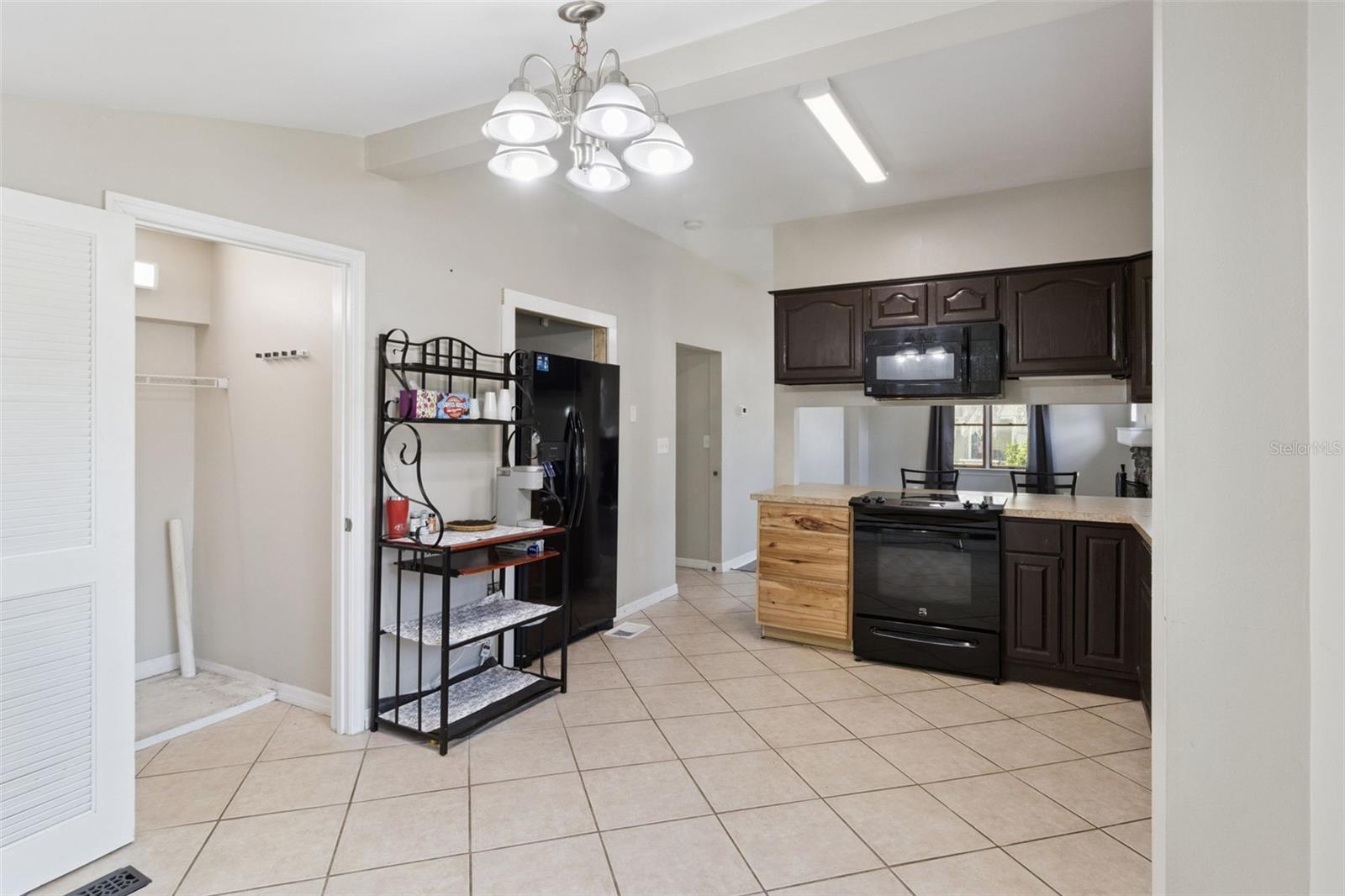 116 W ARBORVITAE LN
