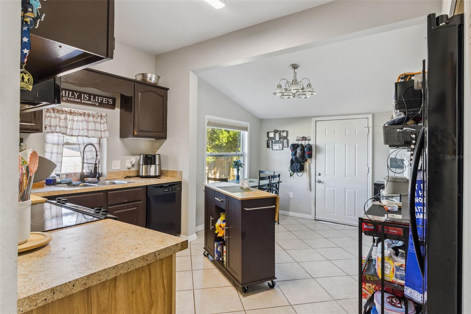 116 W ARBORVITAE LN