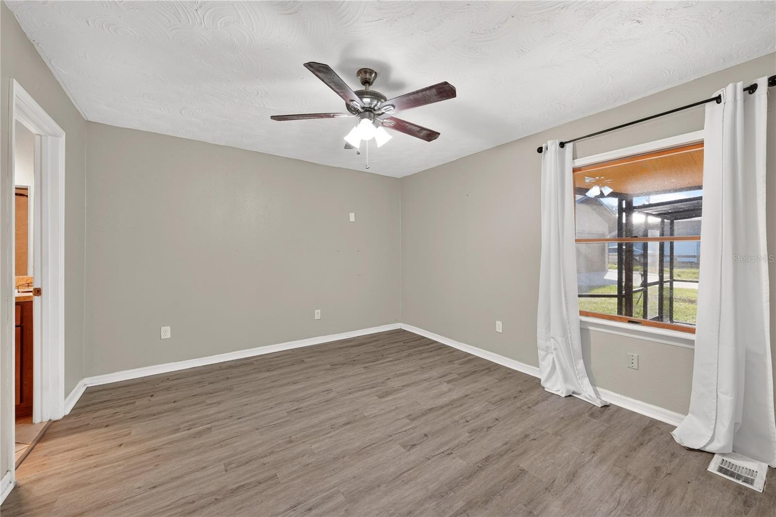 116 W ARBORVITAE LN