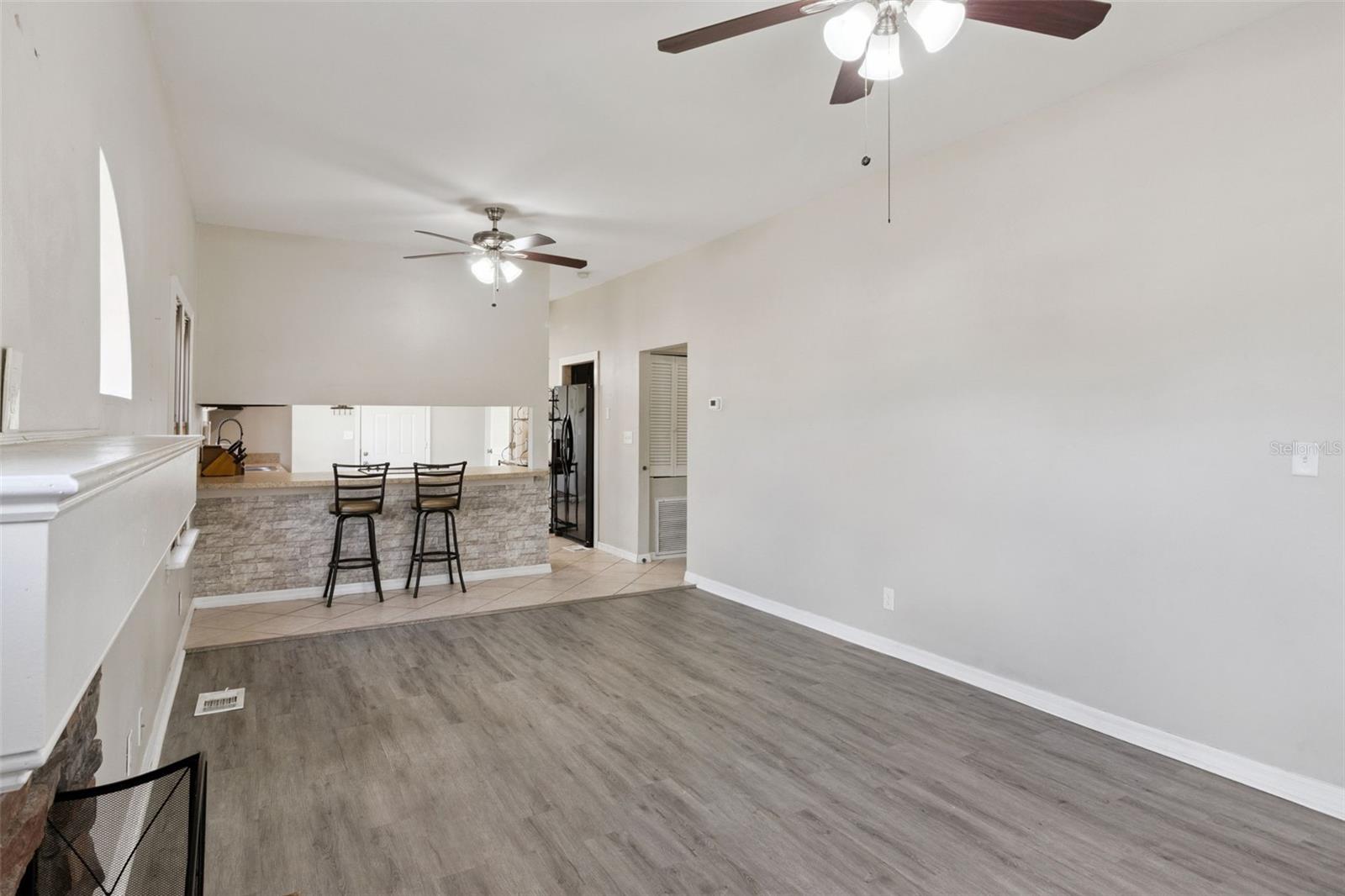 116 W ARBORVITAE LN