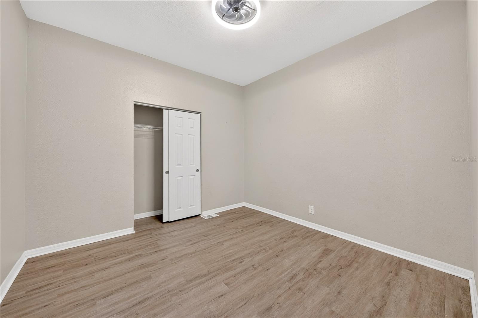 116 W ARBORVITAE LN