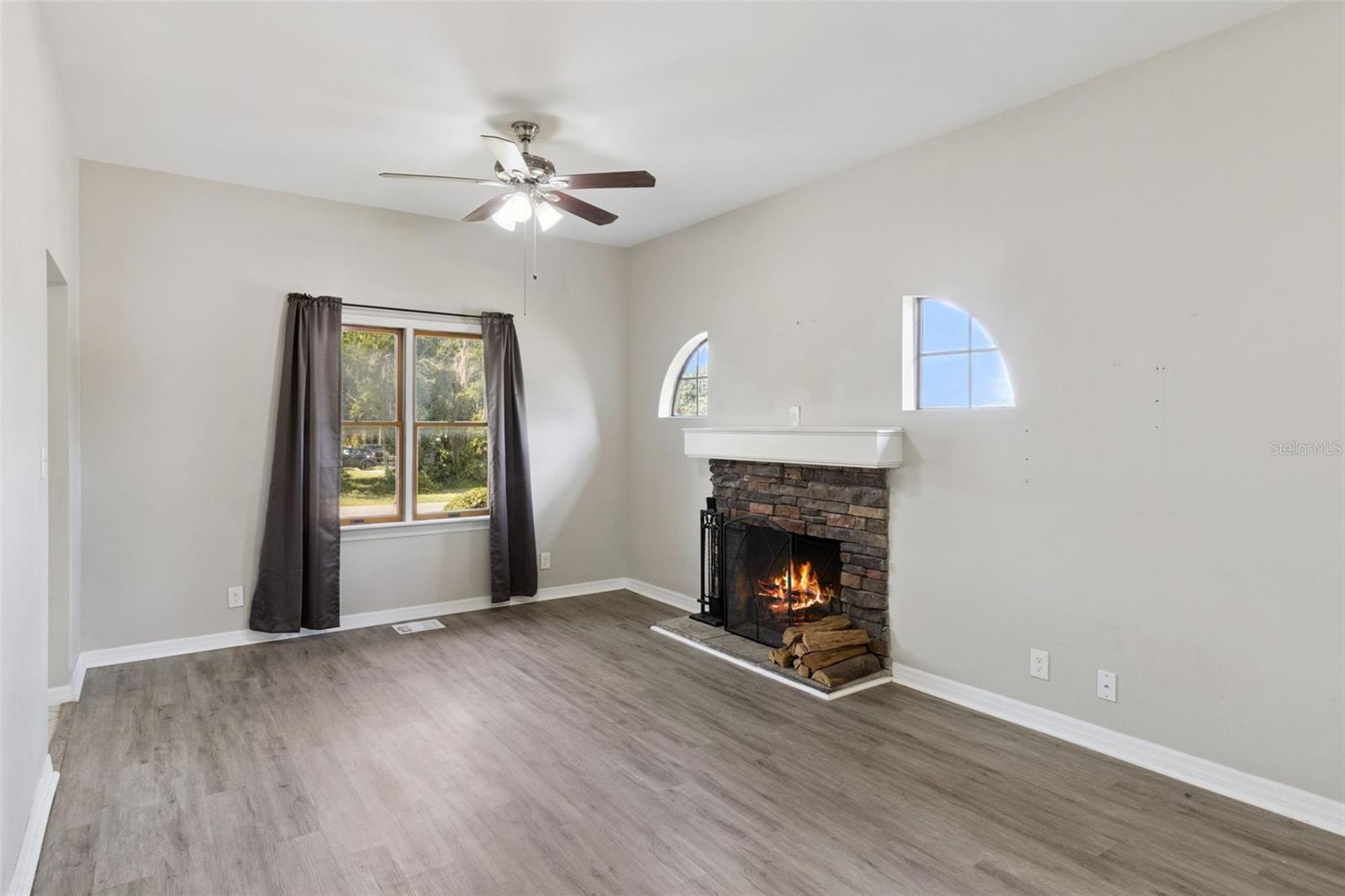 116 W ARBORVITAE LN