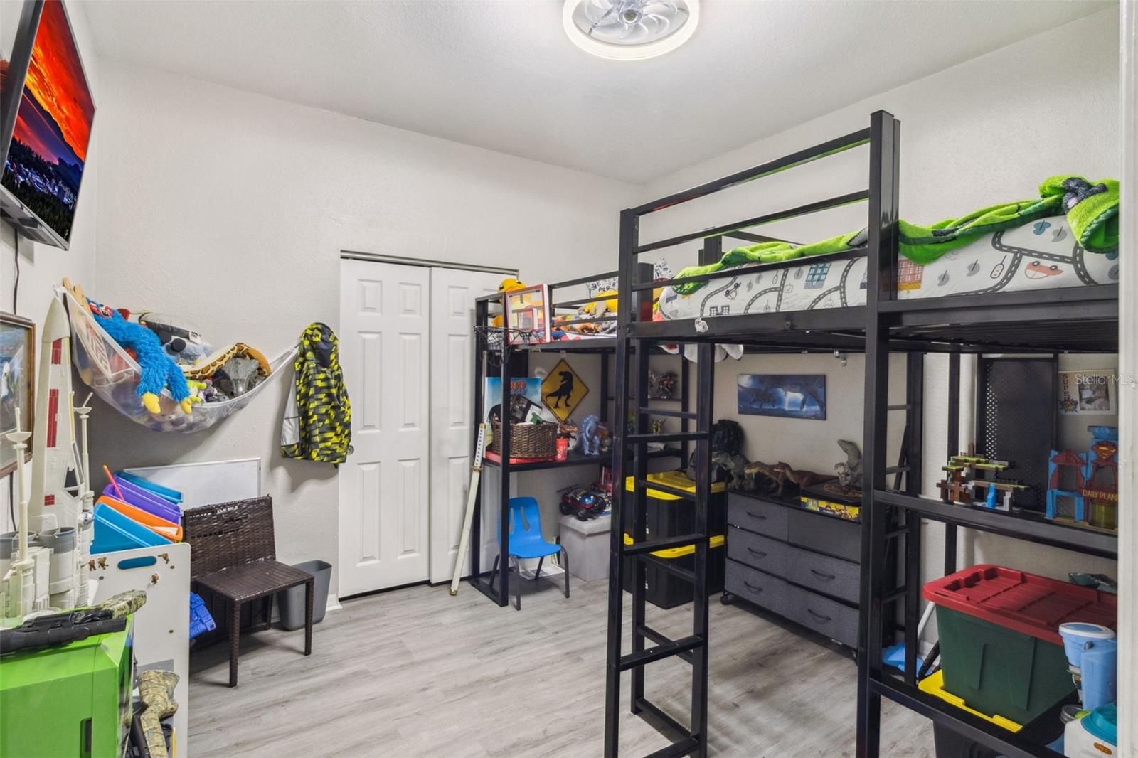 116 W ARBORVITAE LN