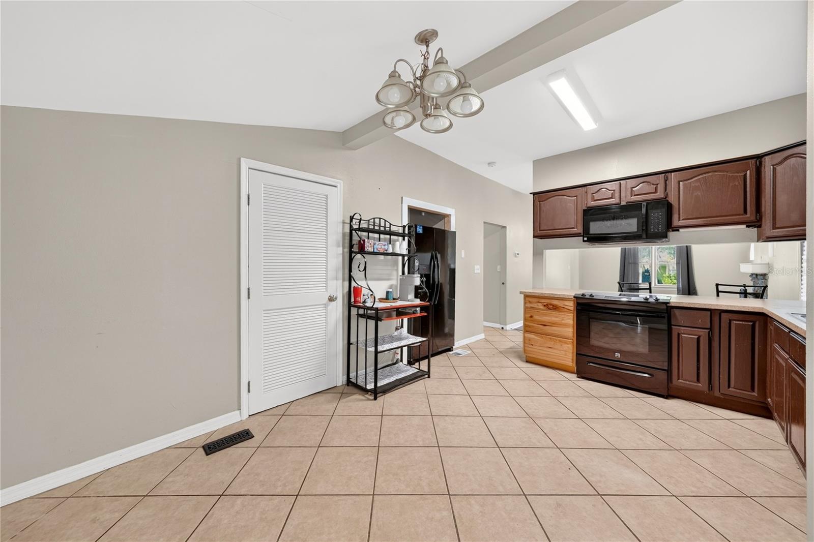116 W ARBORVITAE LN