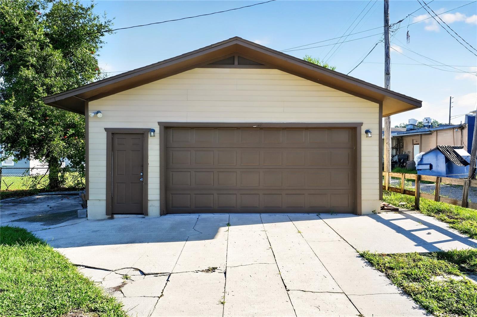 116 W ARBORVITAE LN