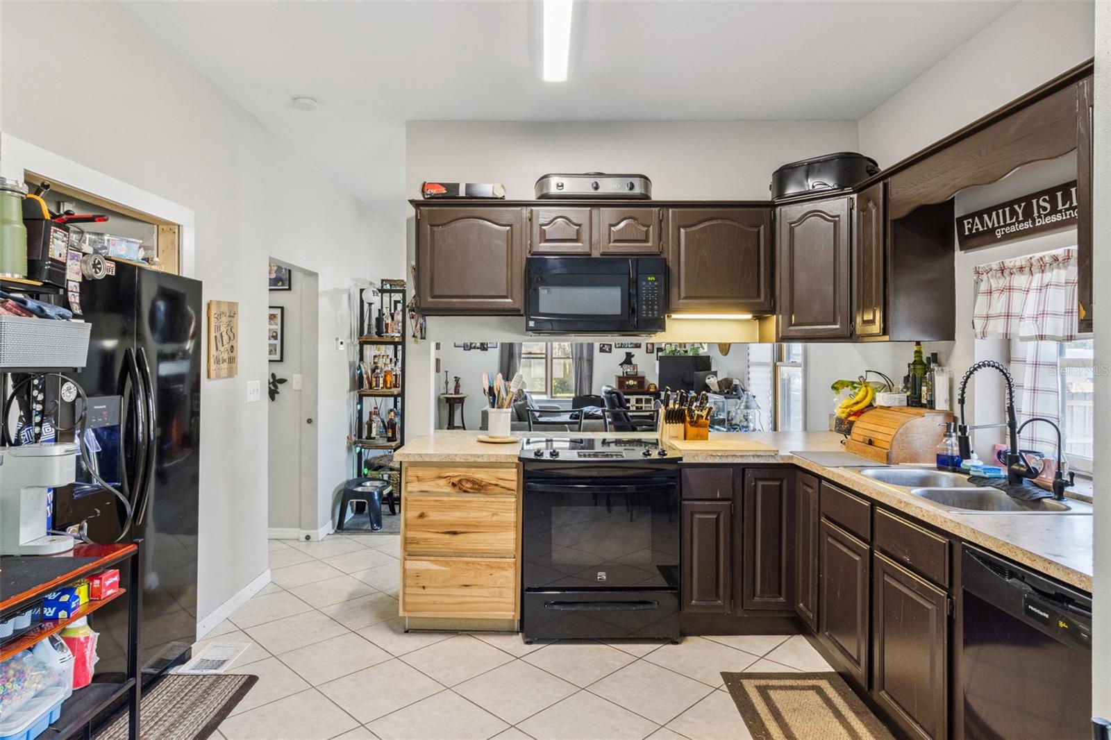 116 W ARBORVITAE LN