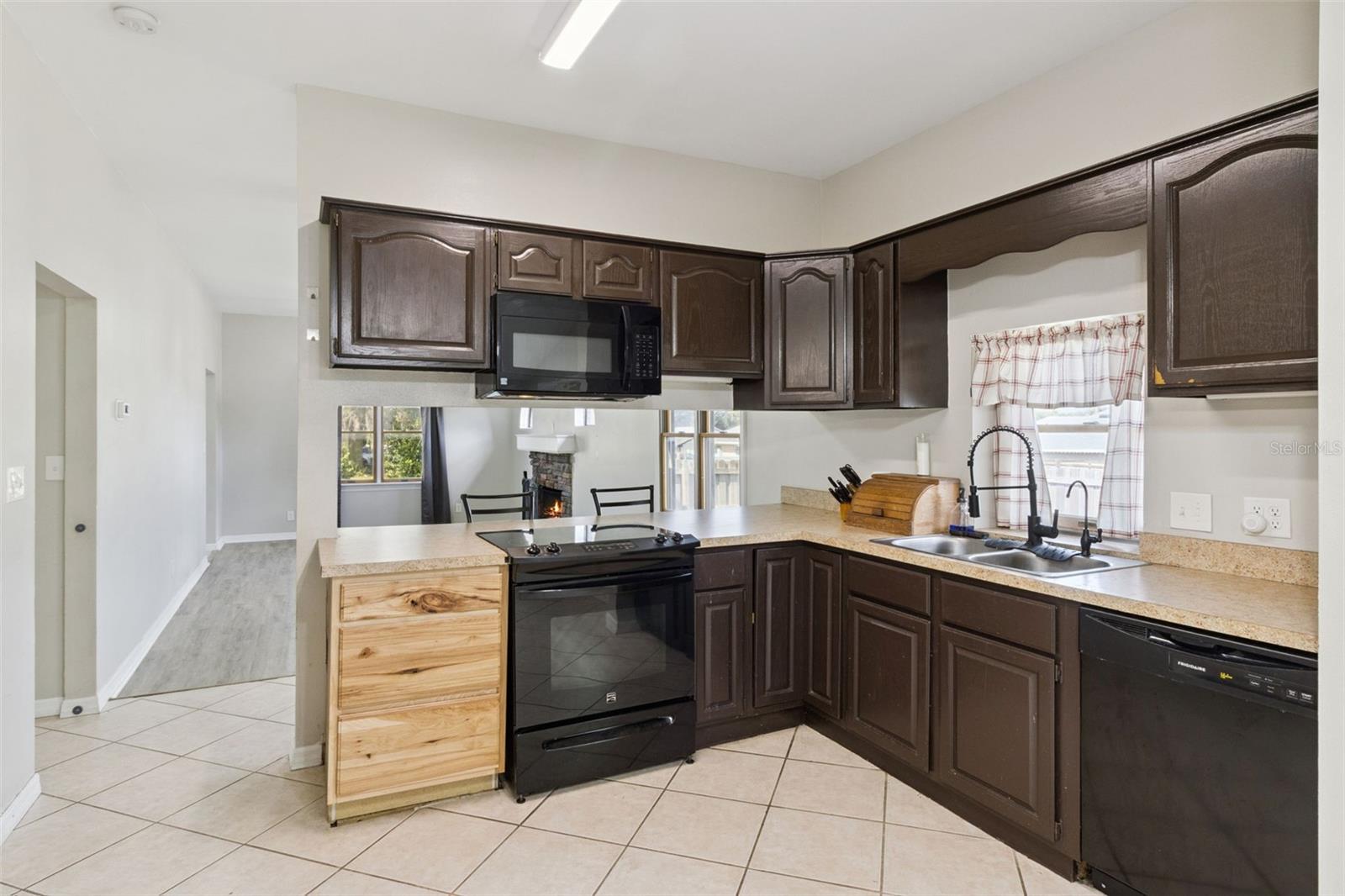 116 W ARBORVITAE LN
