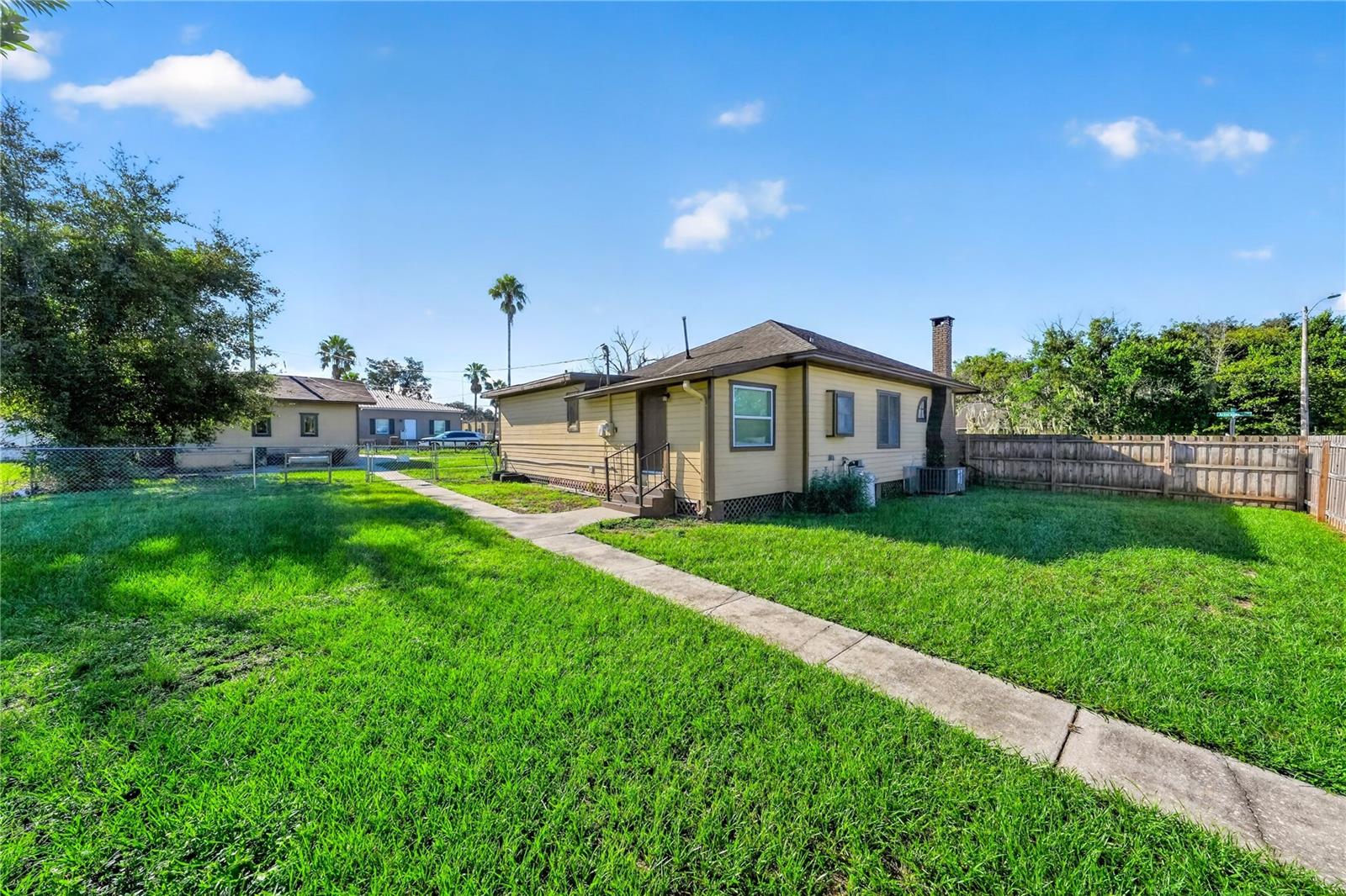 116 W ARBORVITAE LN