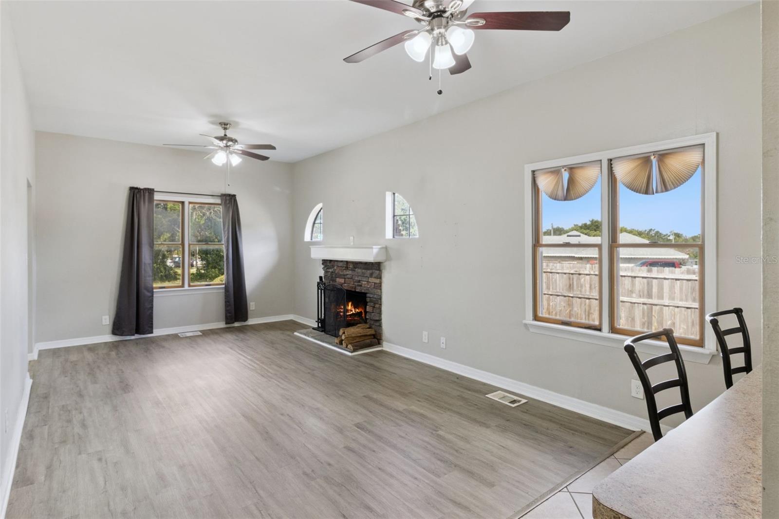 116 W ARBORVITAE LN