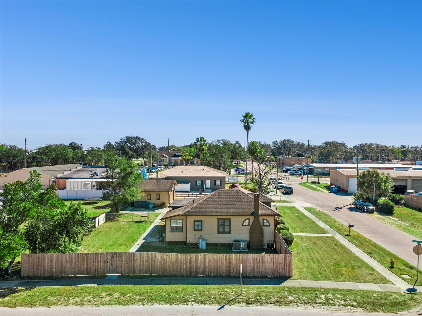 116 W ARBORVITAE LN