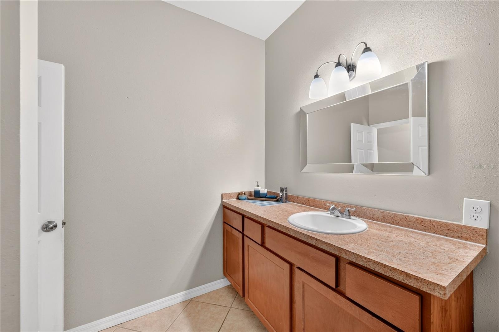 116 W ARBORVITAE LN