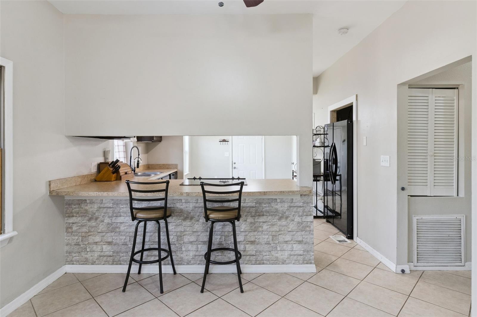 116 W ARBORVITAE LN