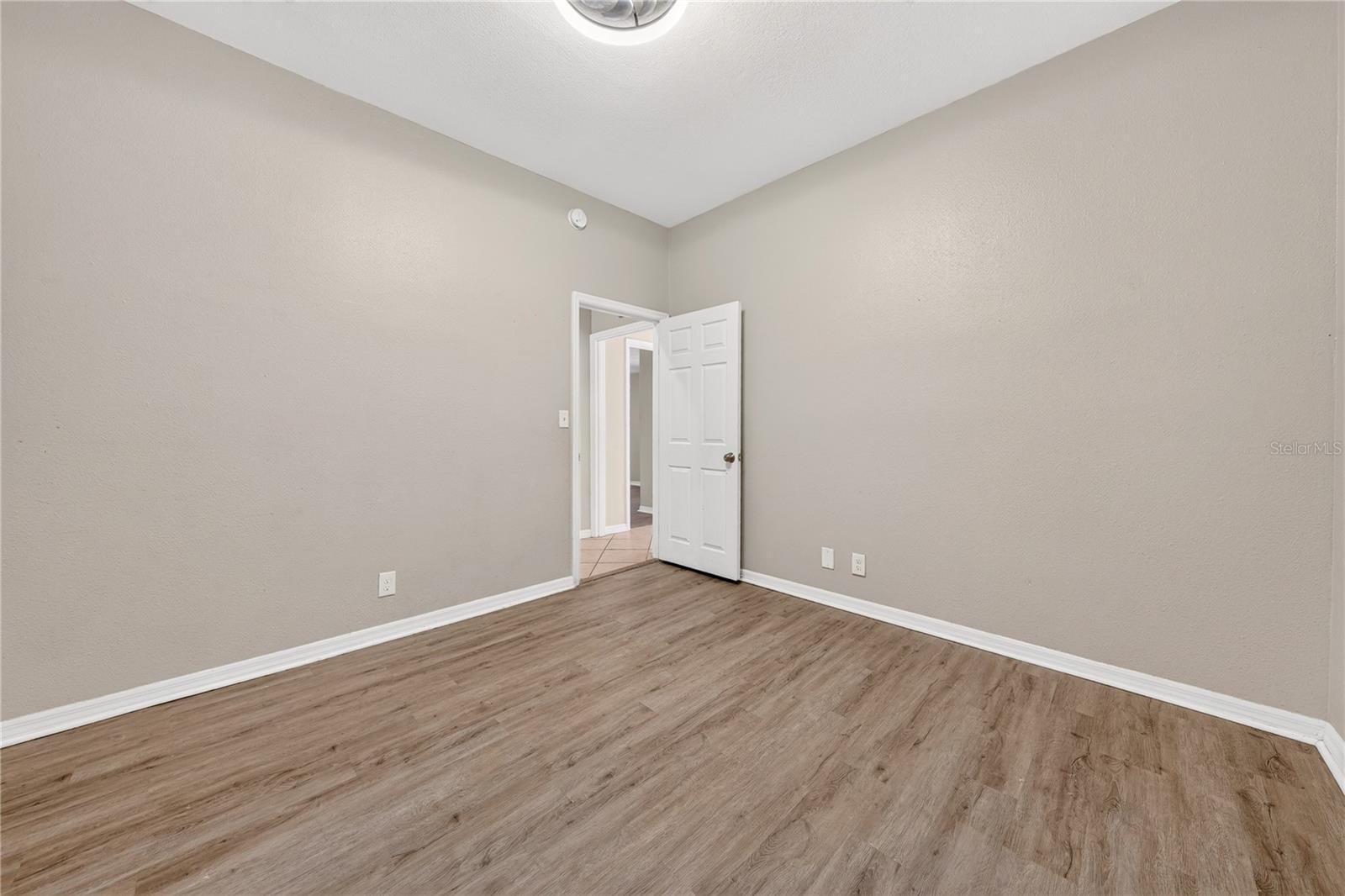 116 W ARBORVITAE LN