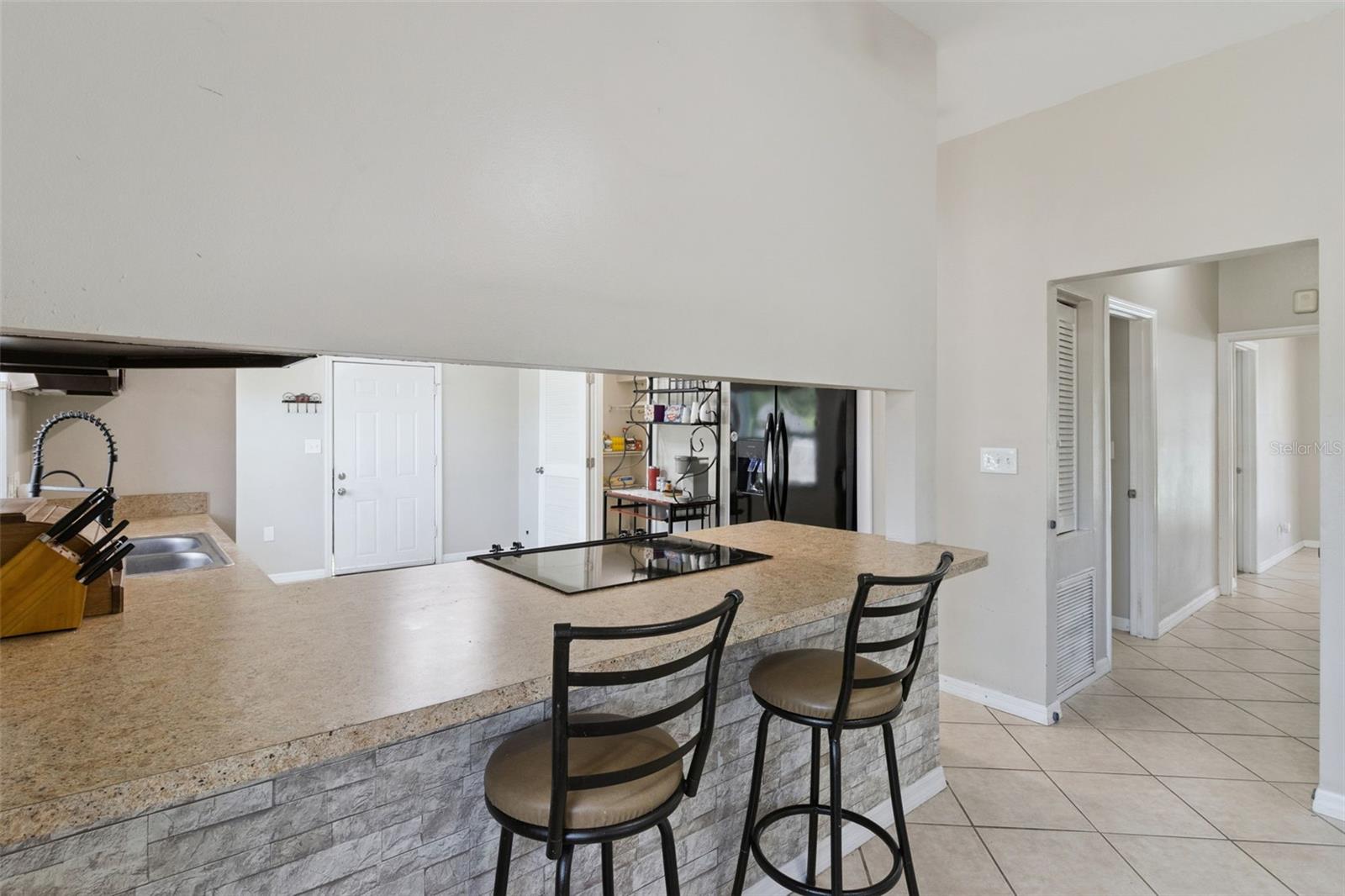 116 W ARBORVITAE LN