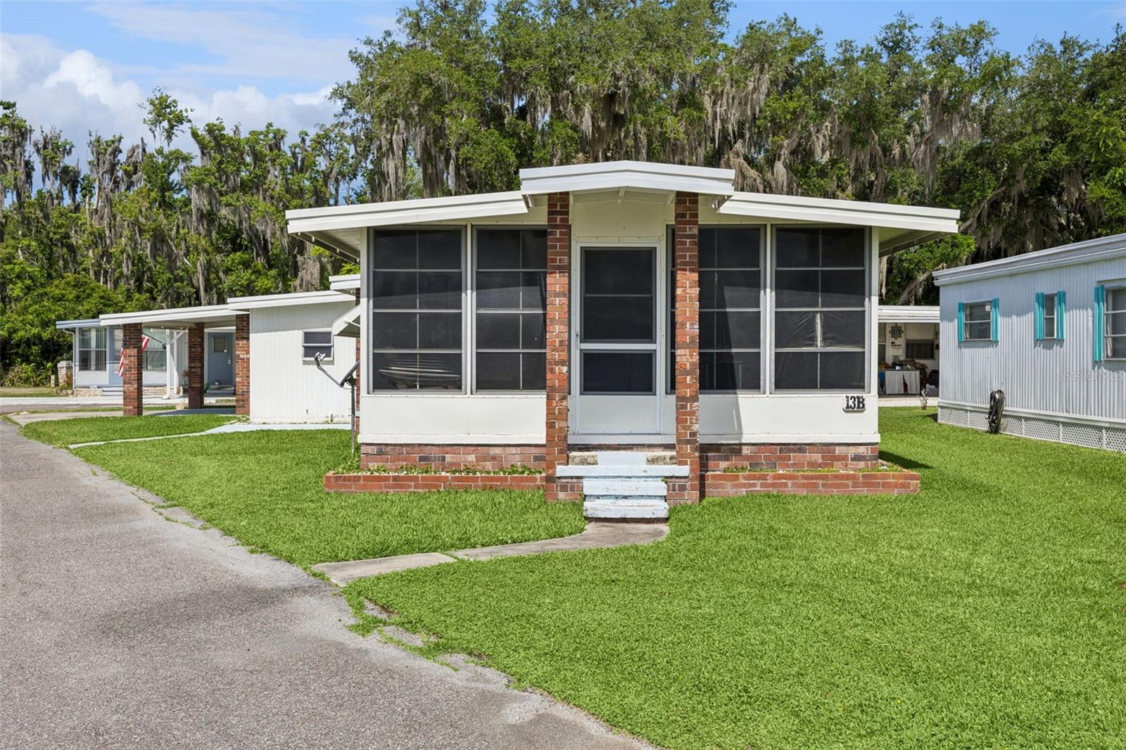 13 COCOS PLUMOSA DR #B