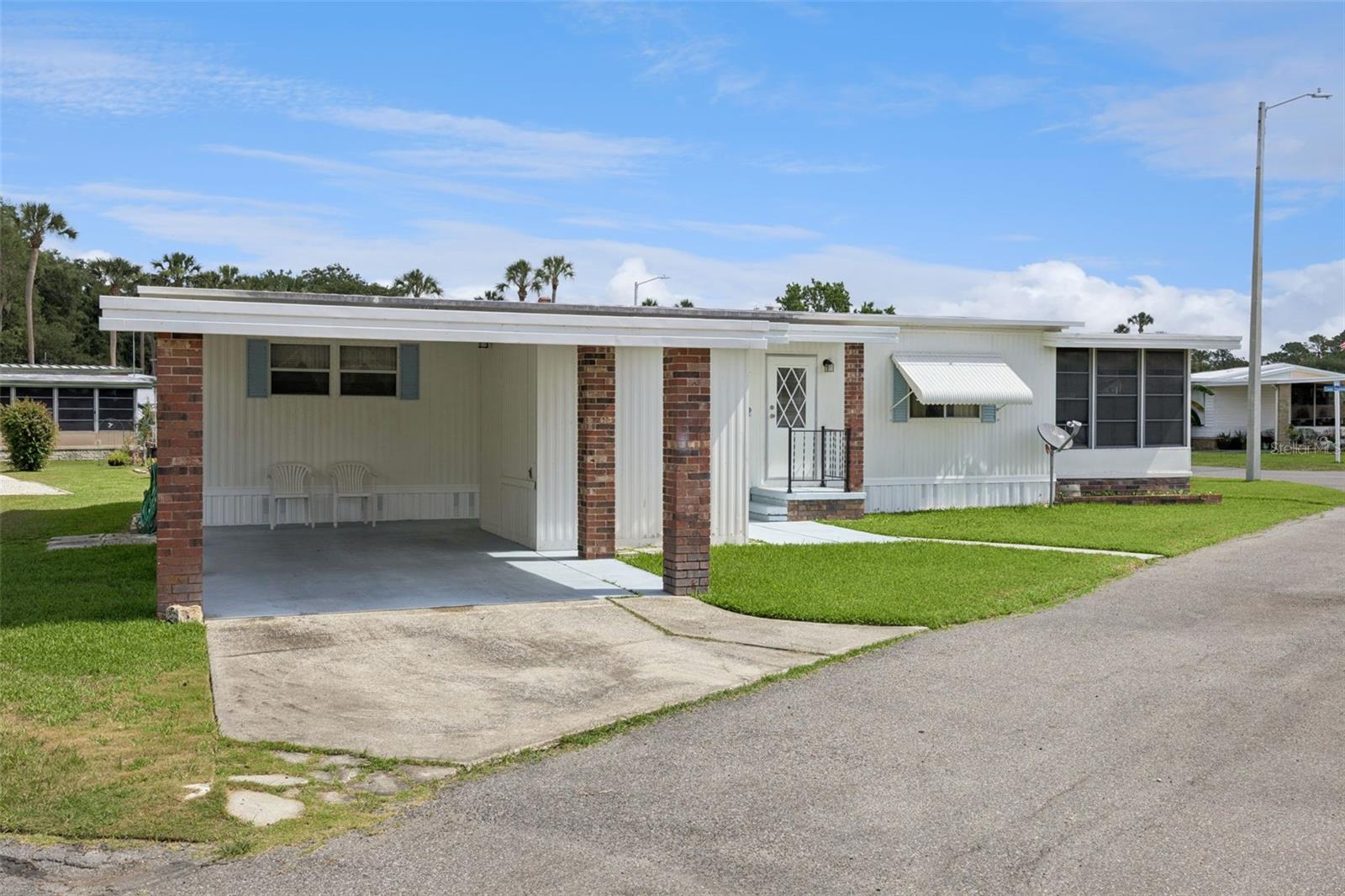 13 COCOS PLUMOSA DR #B