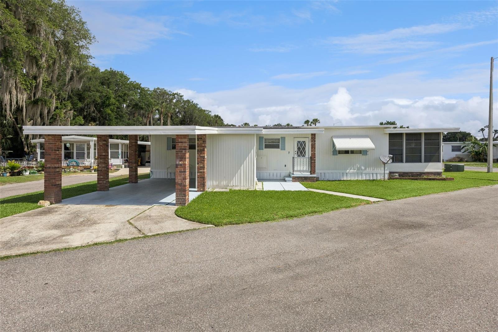 13 COCOS PLUMOSA DR #B