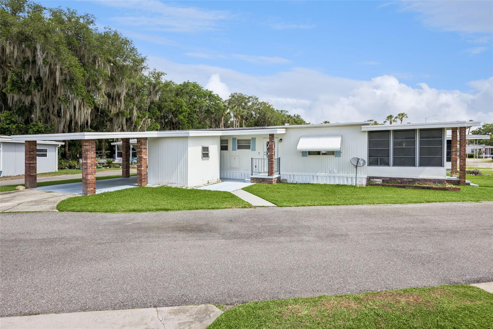 13 COCOS PLUMOSA DR #B