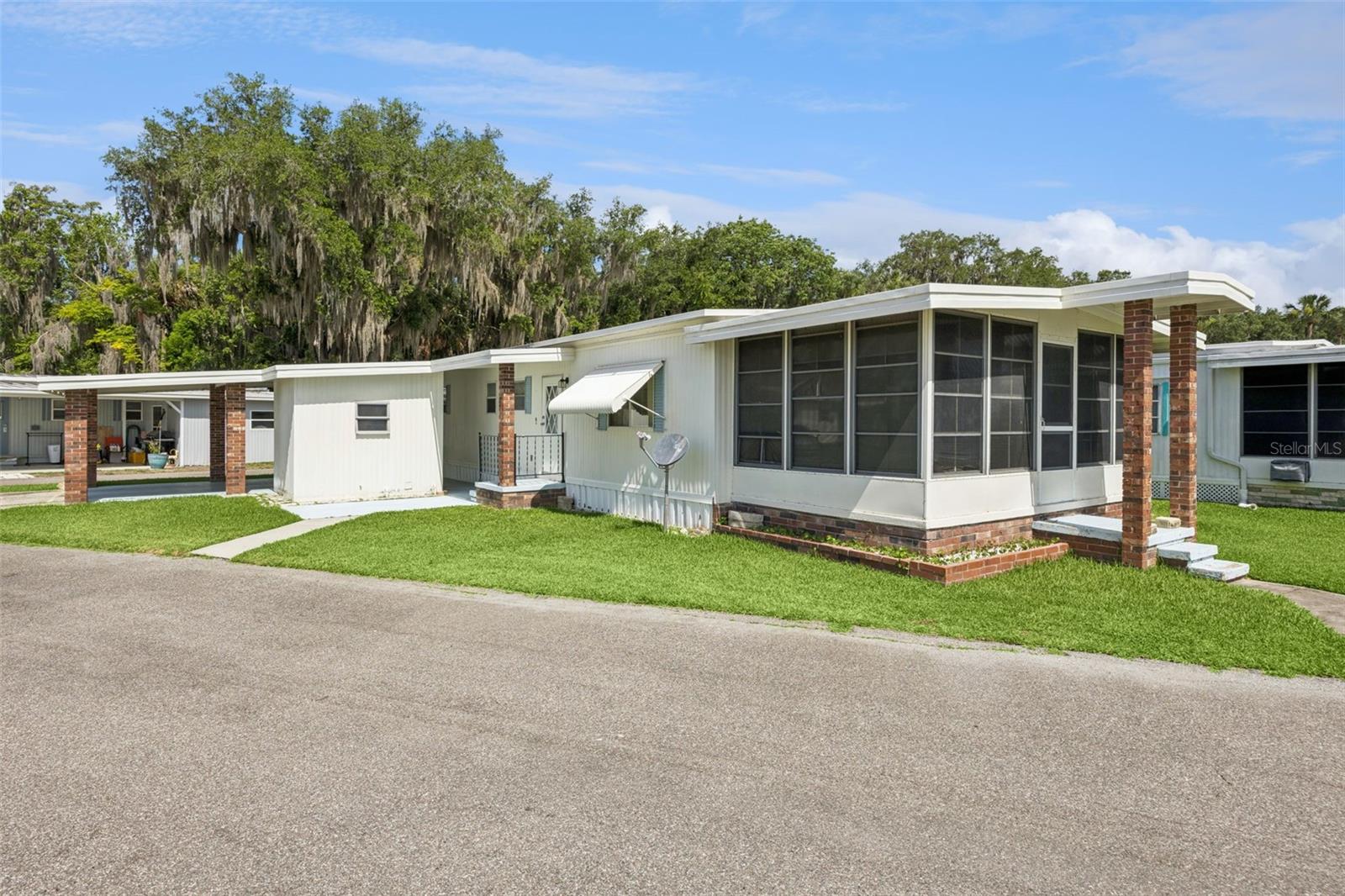 13 COCOS PLUMOSA DR #B
