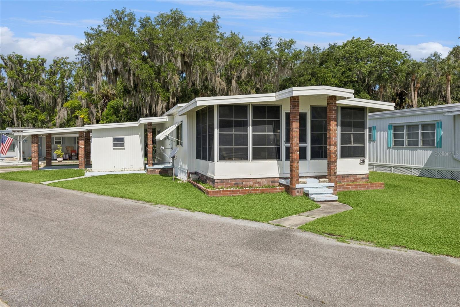 13 COCOS PLUMOSA DR #B