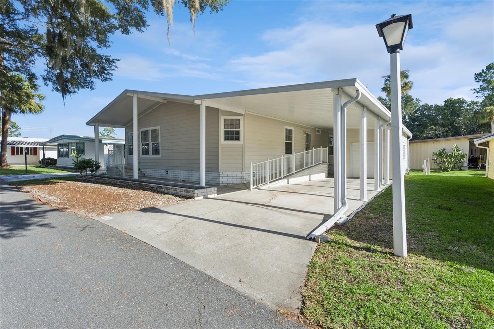 212 PALM MEADOWS DR
