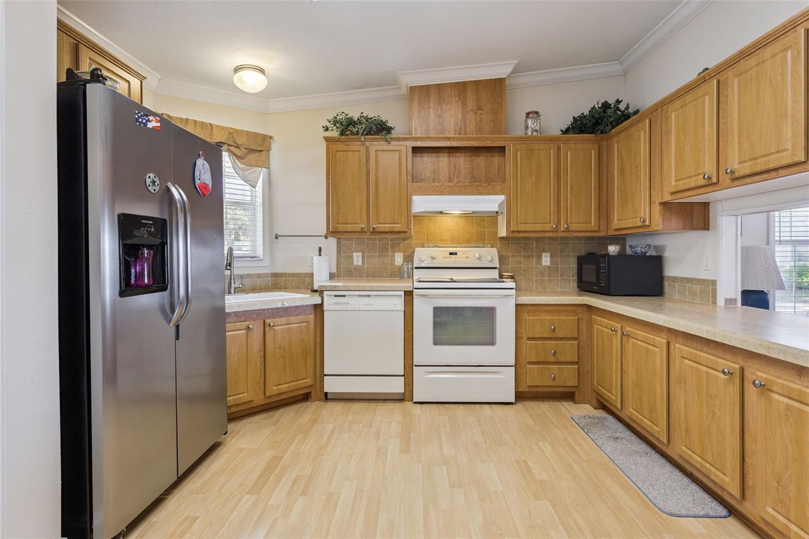 212 PALM MEADOWS DR
