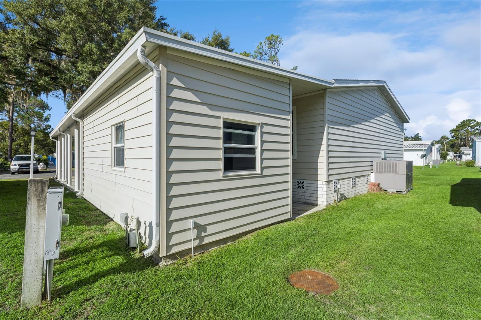 212 PALM MEADOWS DR