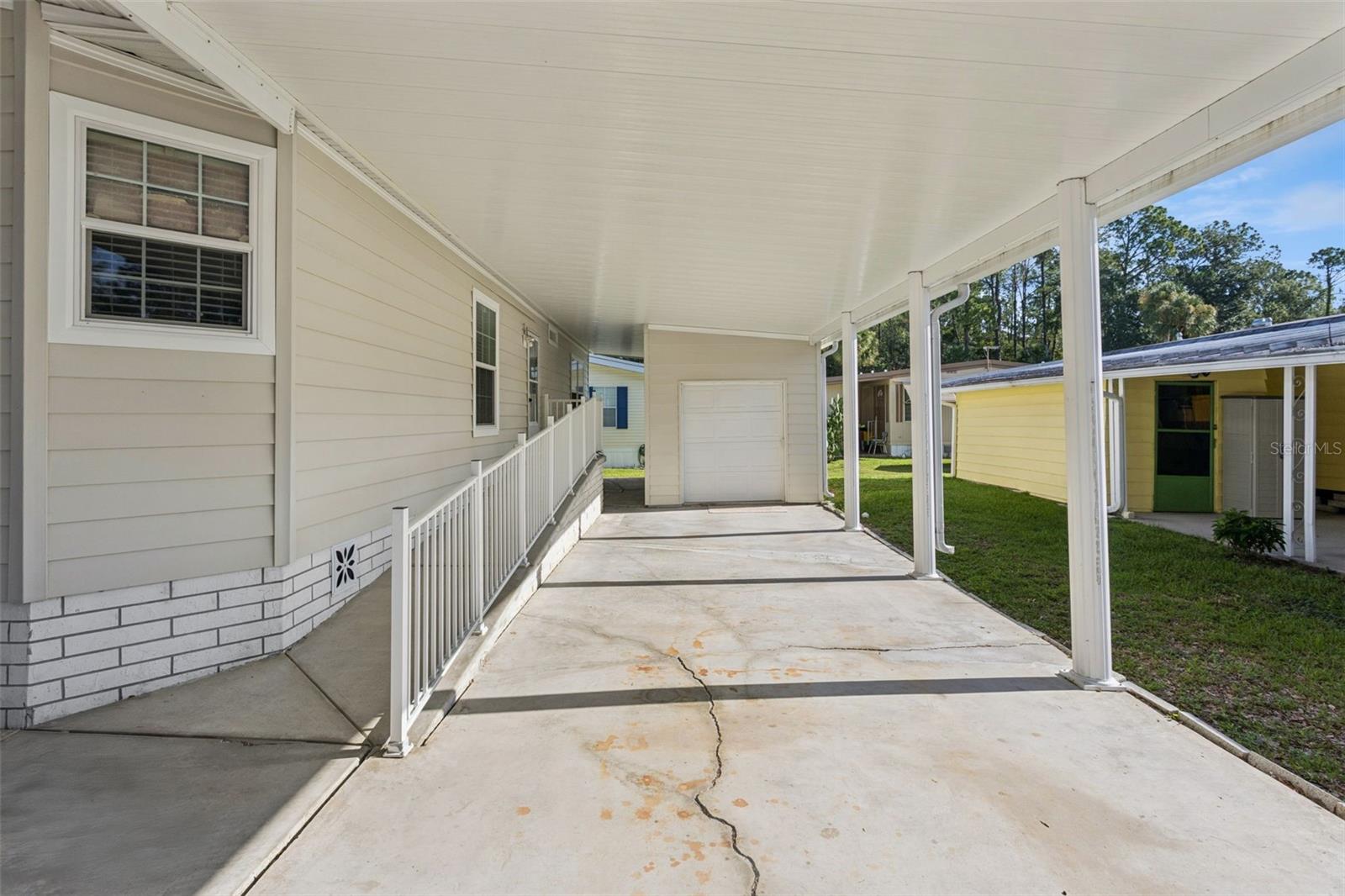212 PALM MEADOWS DR