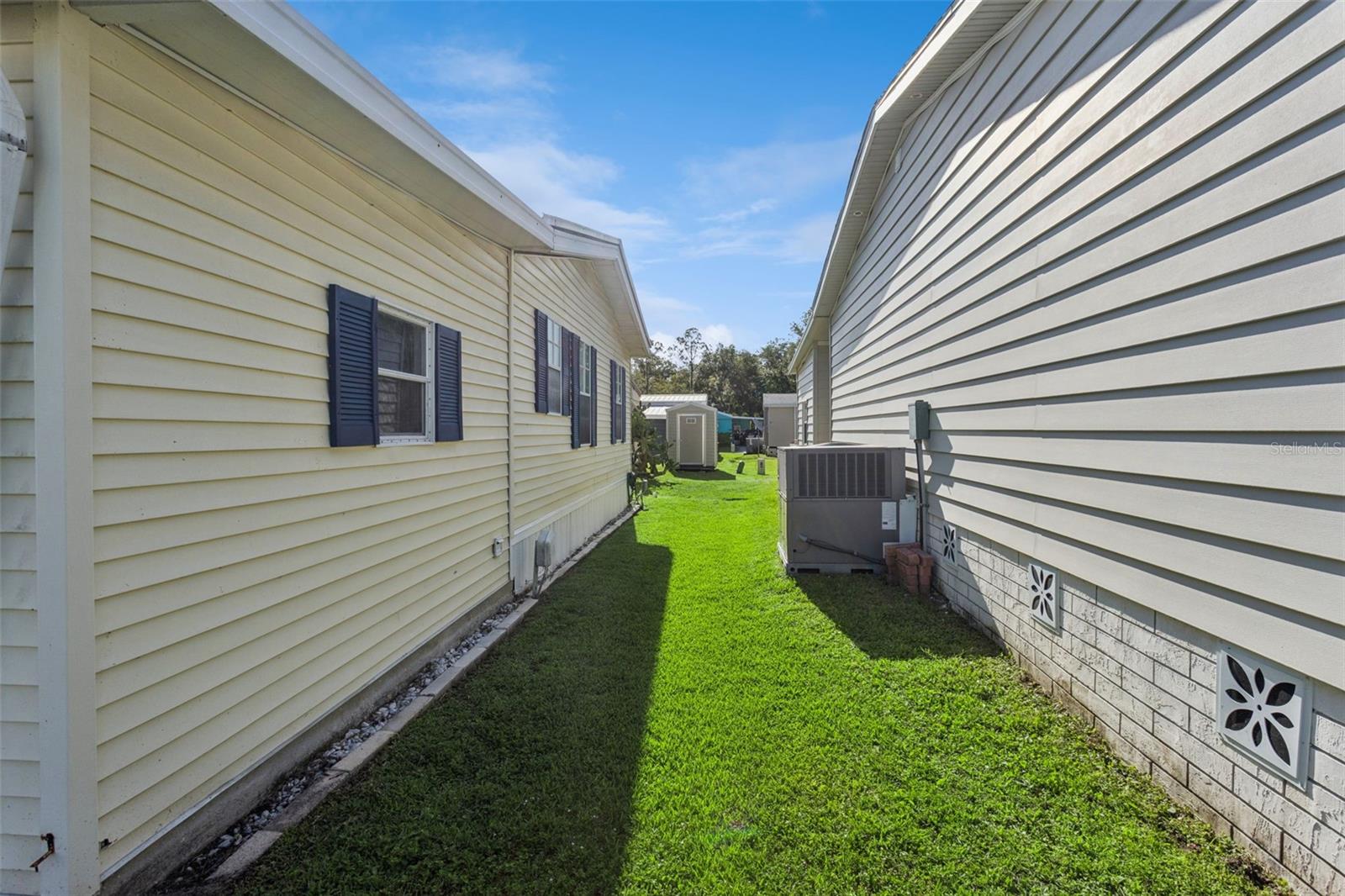 212 PALM MEADOWS DR