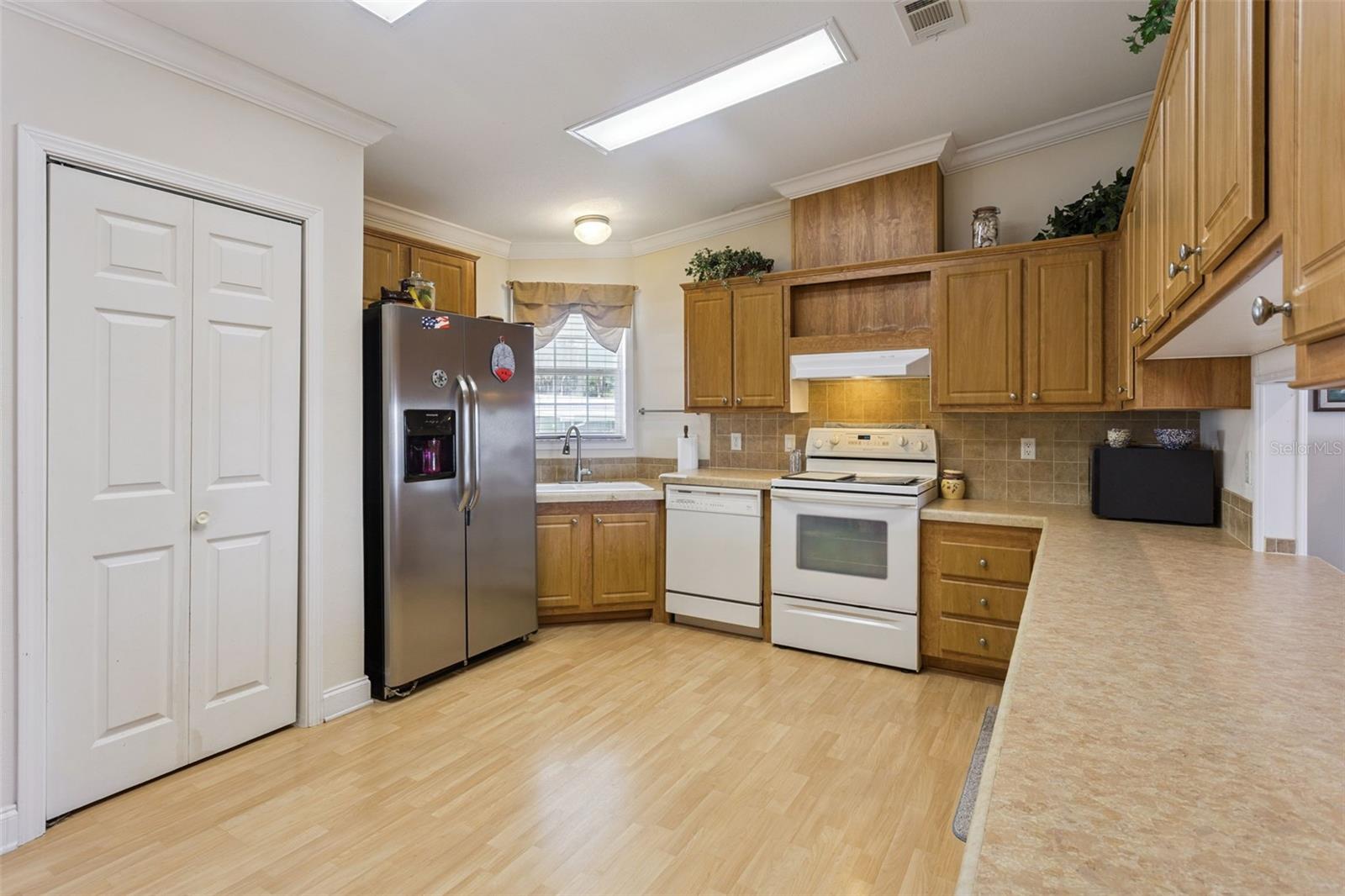 212 PALM MEADOWS DR