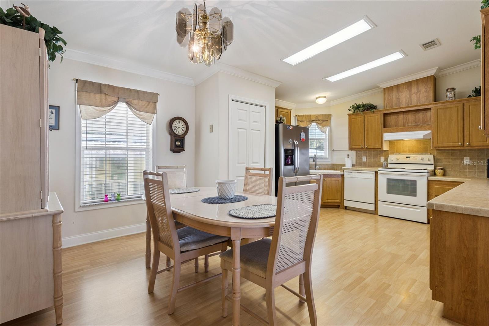 212 PALM MEADOWS DR