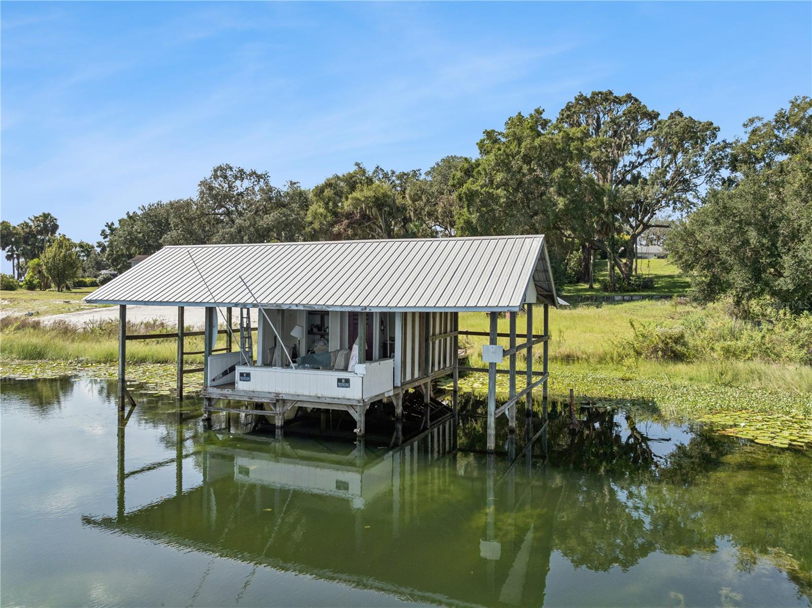 1505 E CROOKED LAKE DR