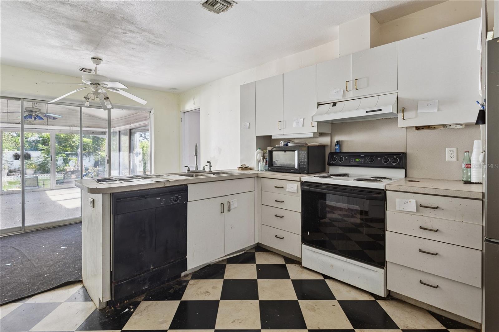 1505 E CROOKED LAKE DR