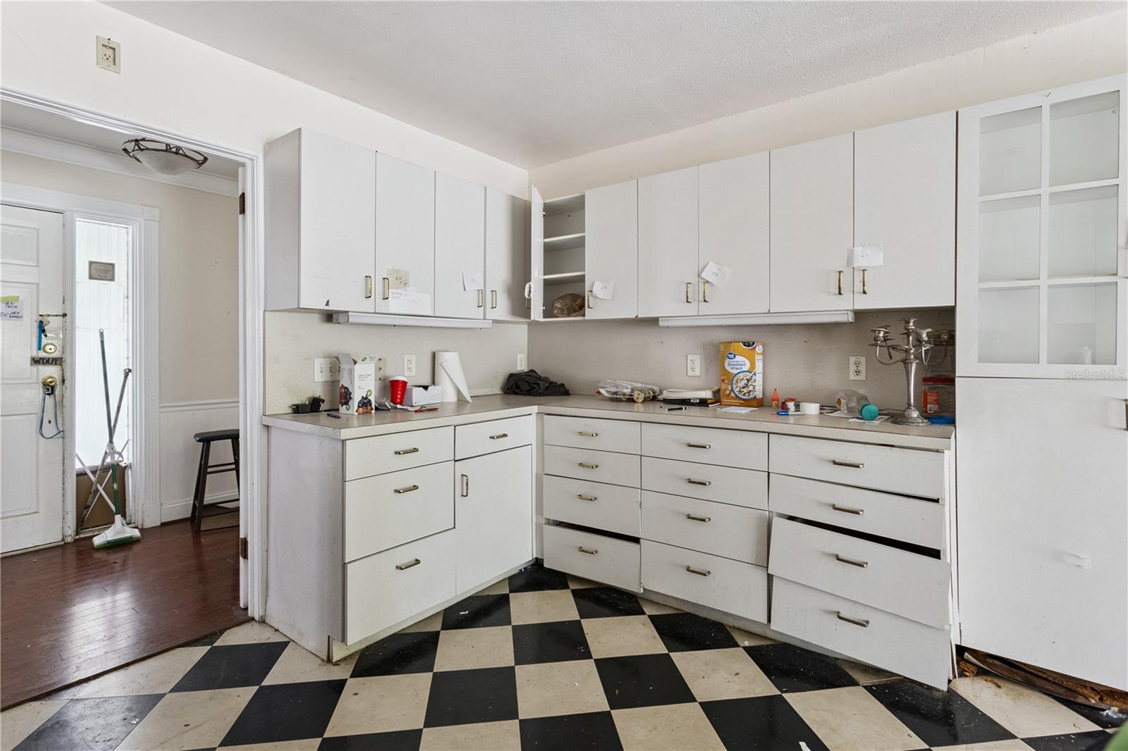 1505 E CROOKED LAKE DR