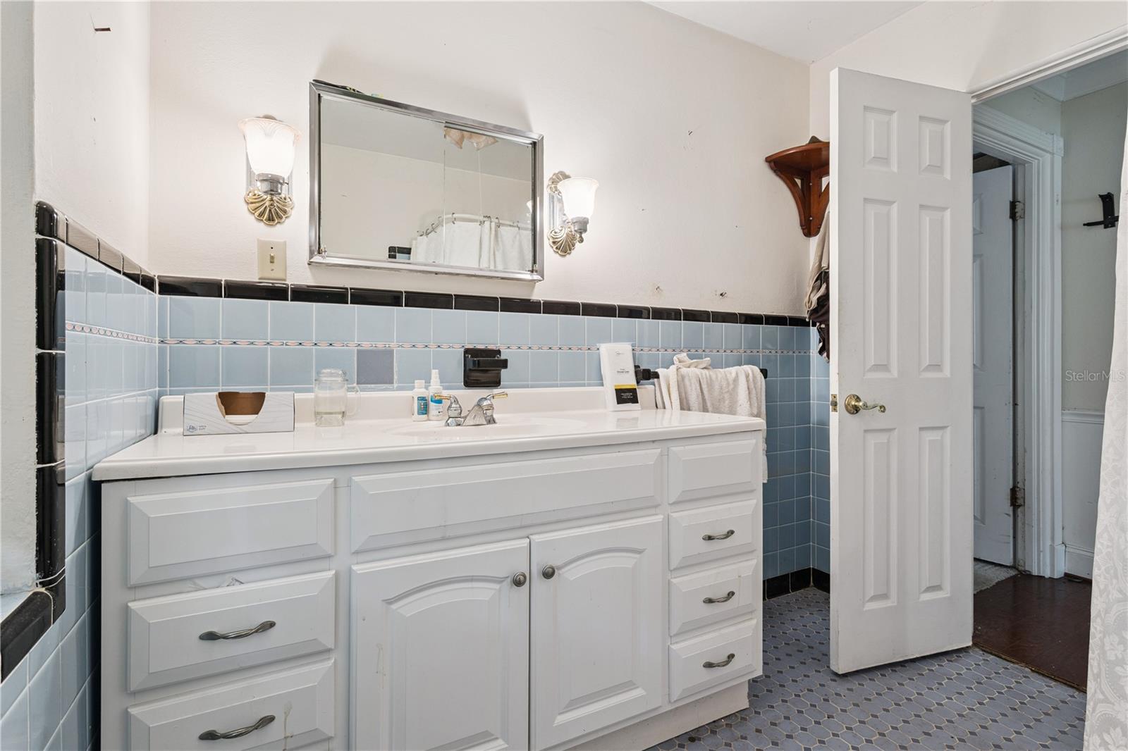 1505 E CROOKED LAKE DR