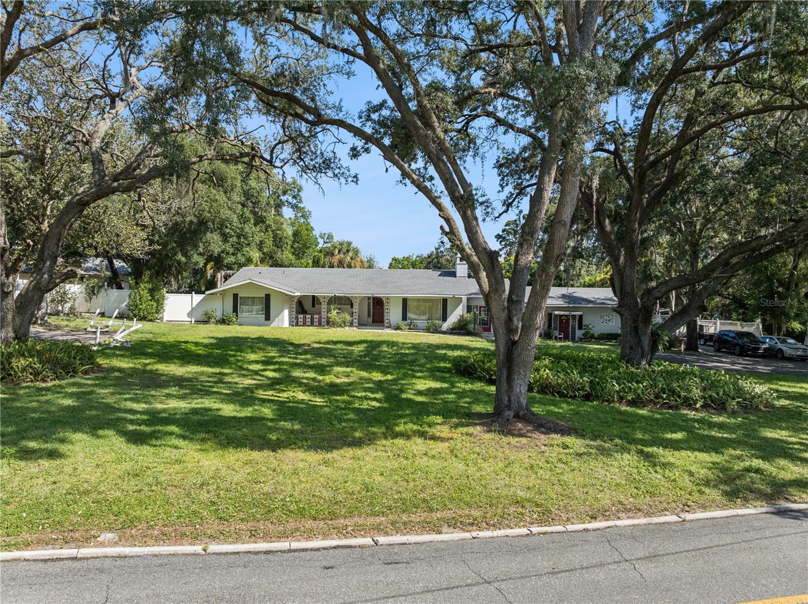 1505 E CROOKED LAKE DR