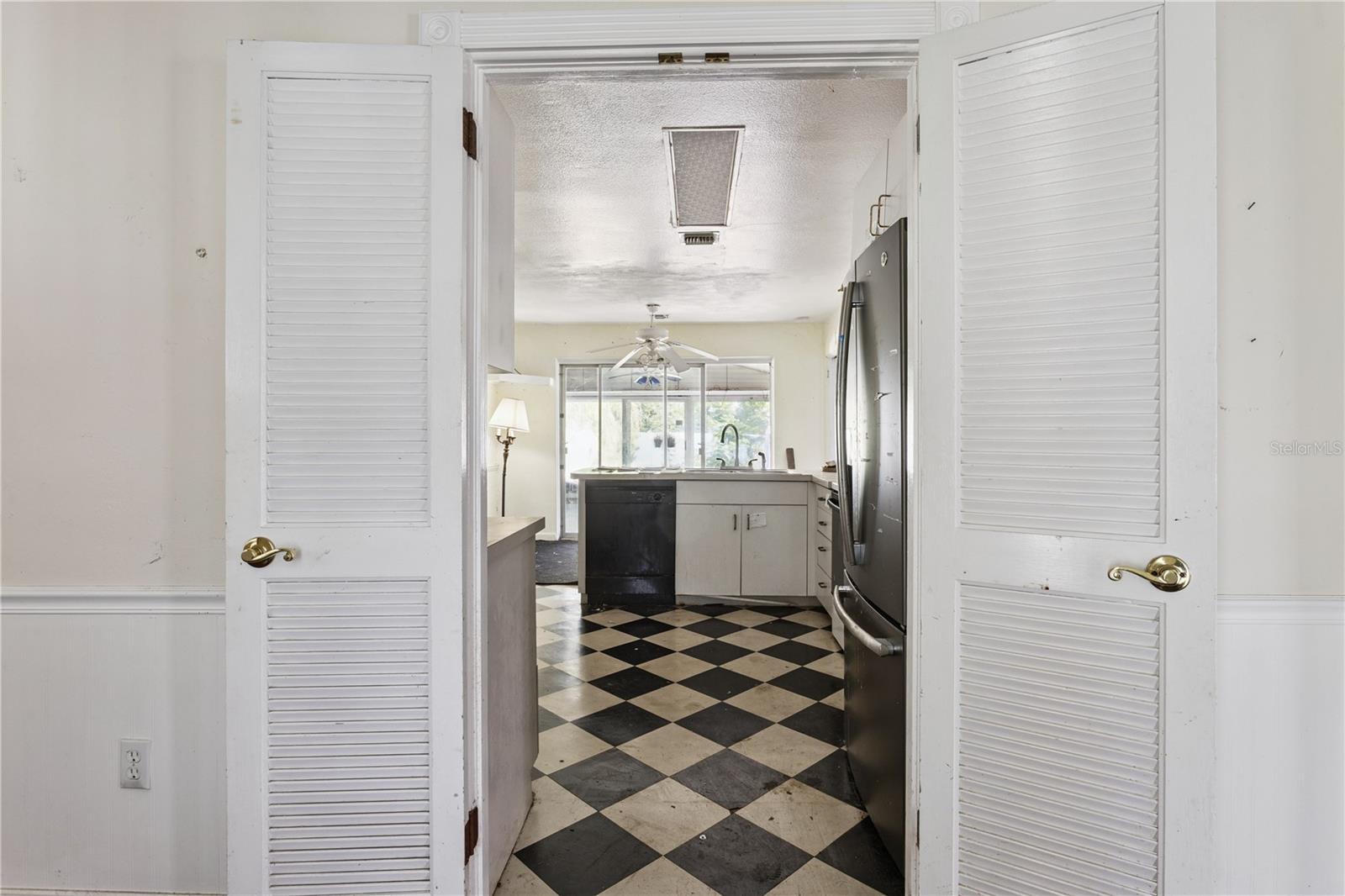 1505 E CROOKED LAKE DR