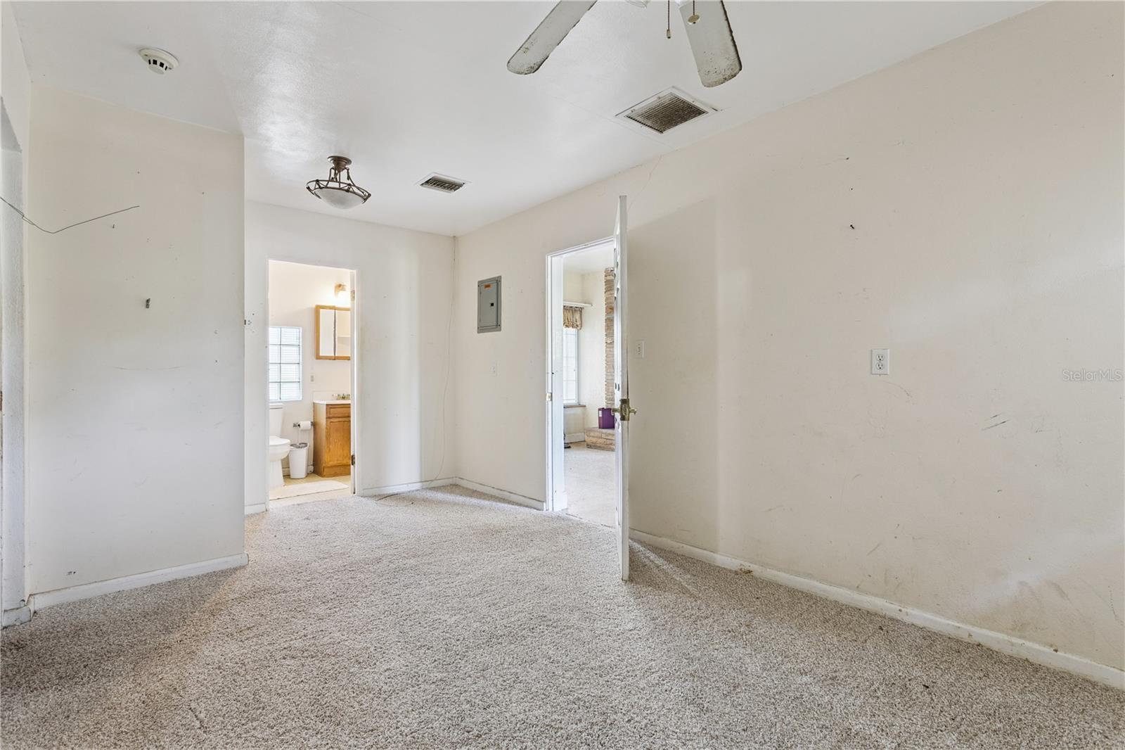 1505 E CROOKED LAKE DR