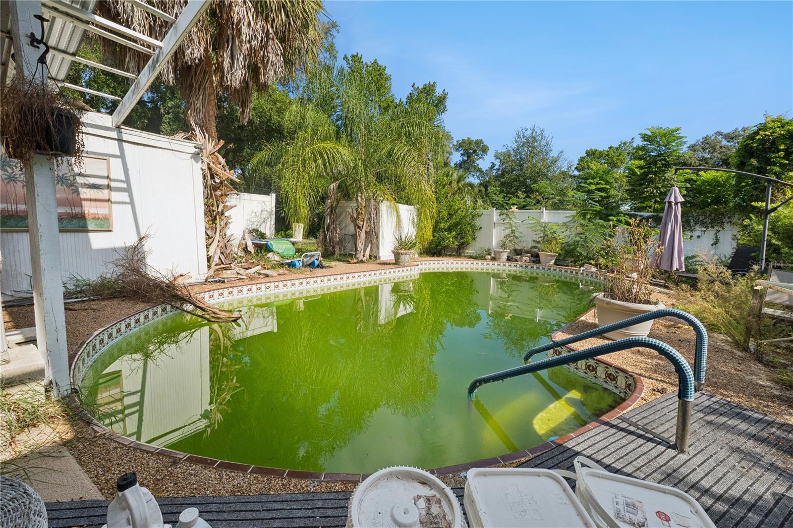 1505 E CROOKED LAKE DR