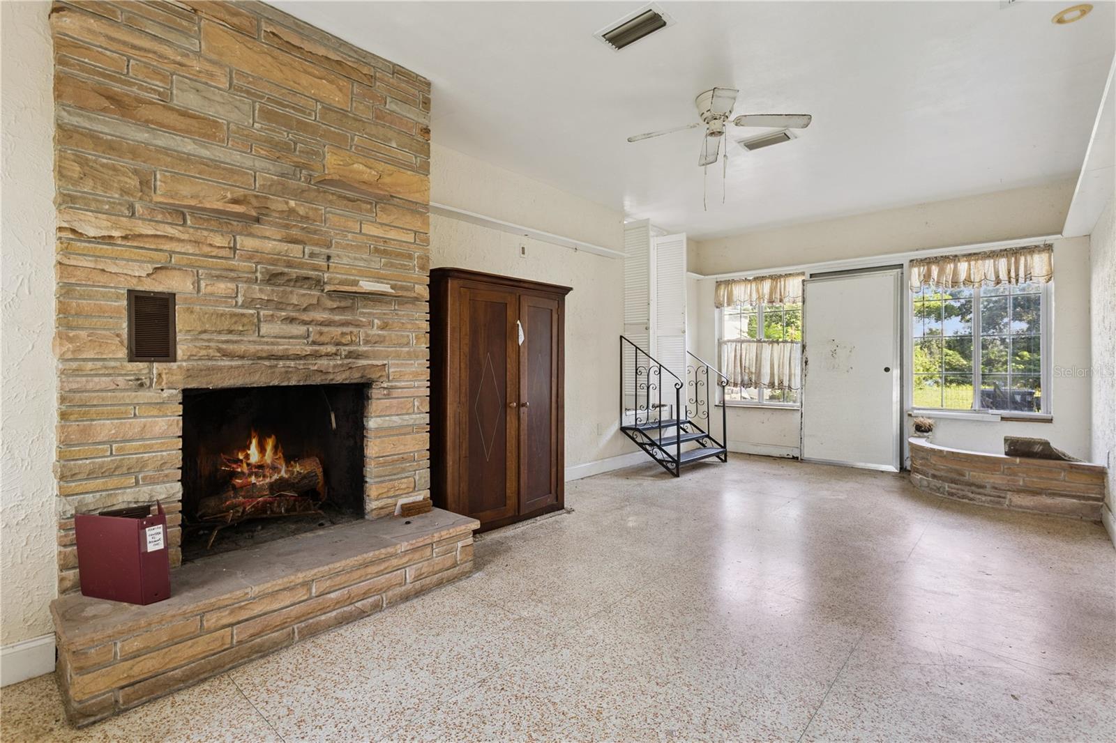 1505 E CROOKED LAKE DR