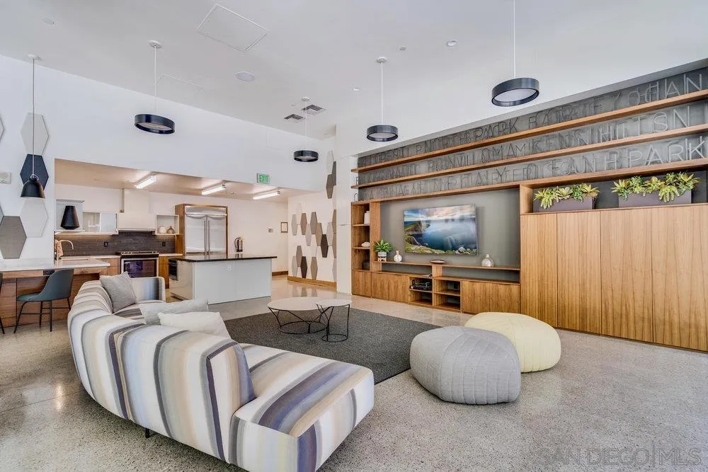 321 10th Ave Unit 306