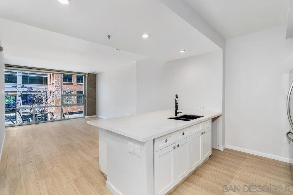 321 10th Ave Unit 306