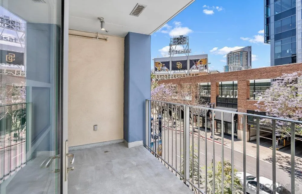 321 10th Ave Unit 306