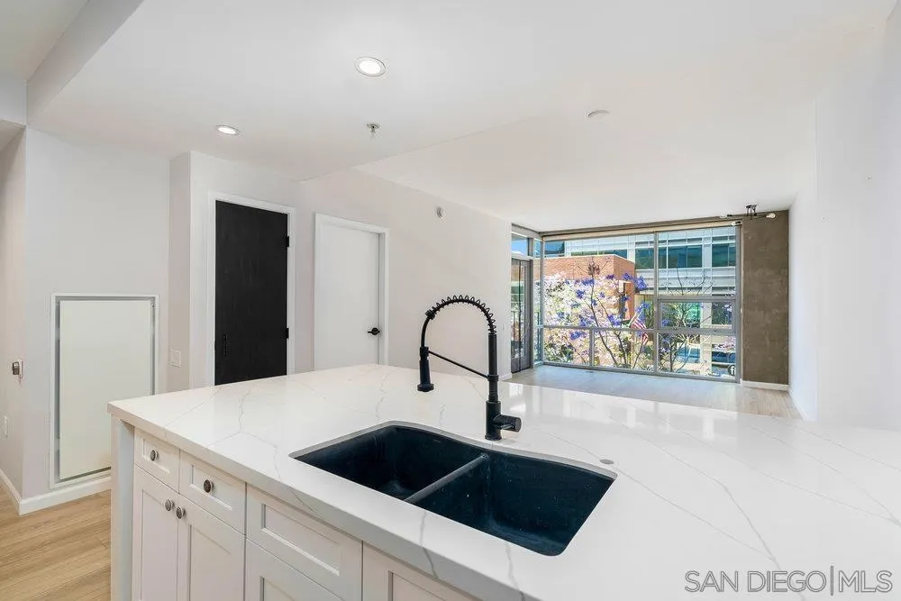 321 10th Ave Unit 306