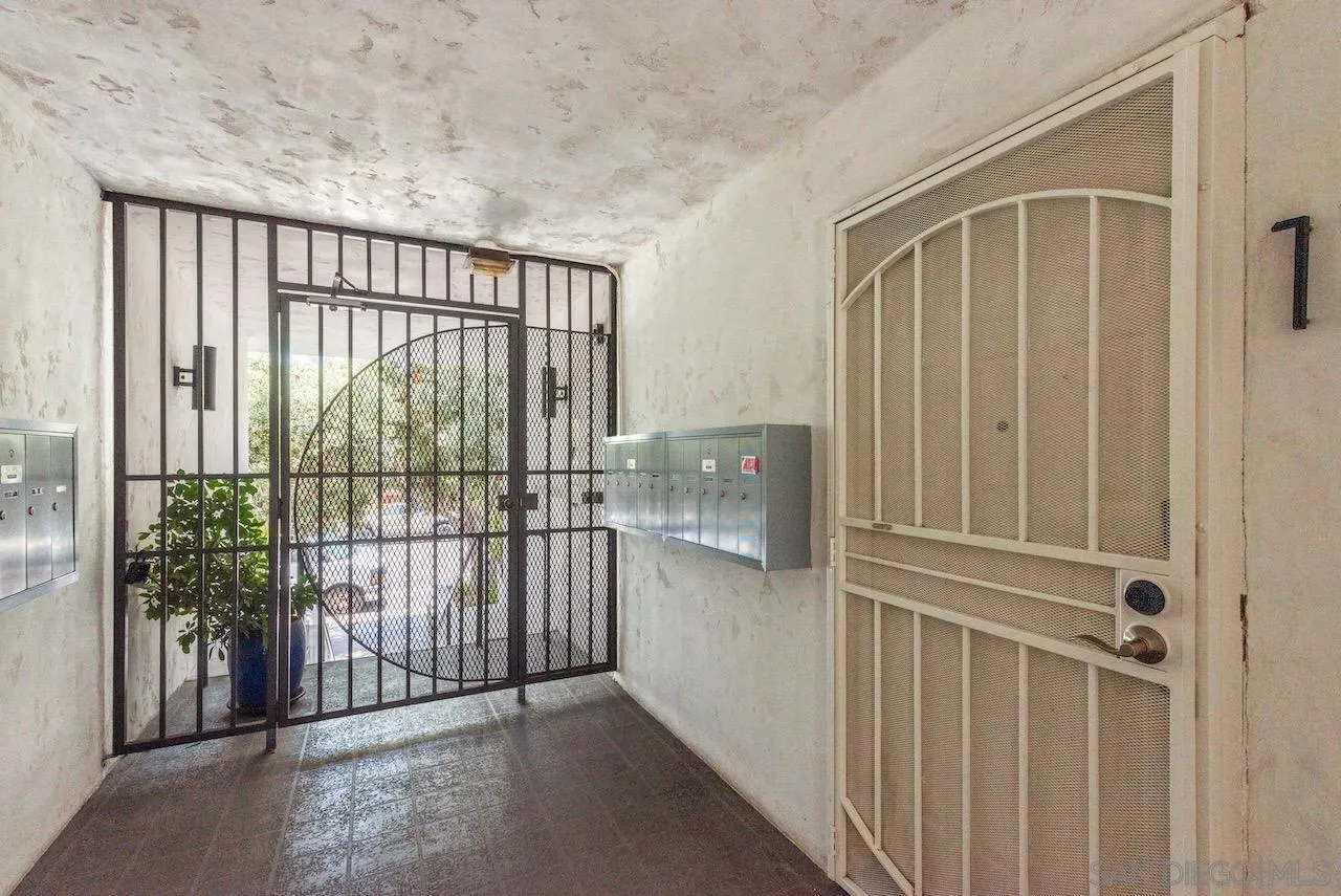 422 Rosecrans St. Unit 1